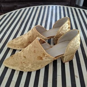 NIB Intentionally Blank yellow velvet heels